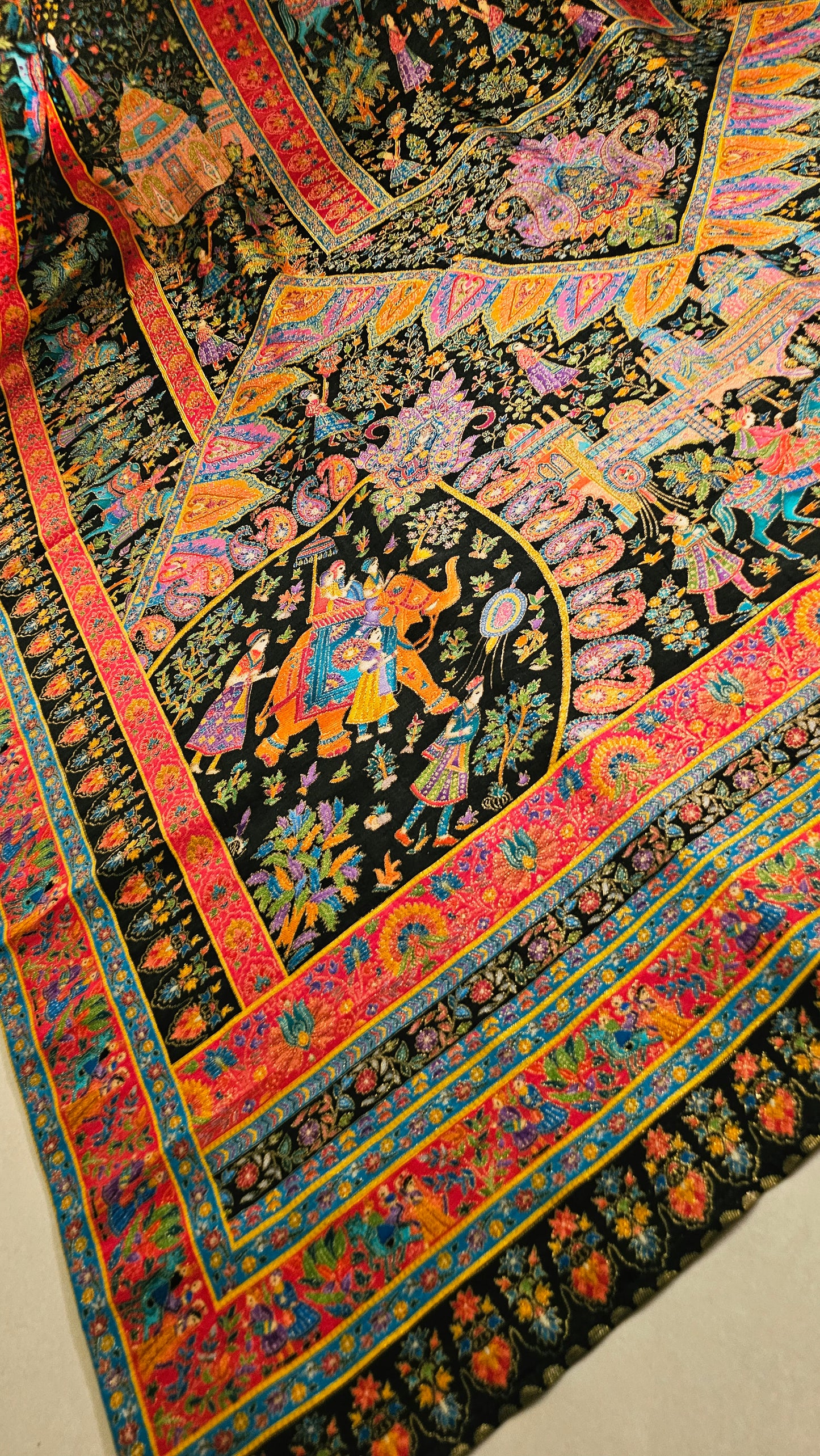Meenakari shawl: patola silk