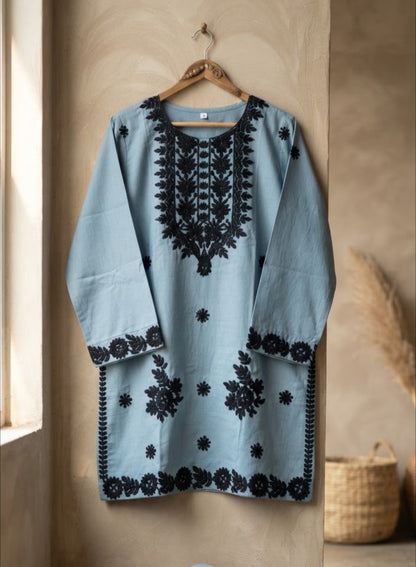 Embroidered kurta: linen