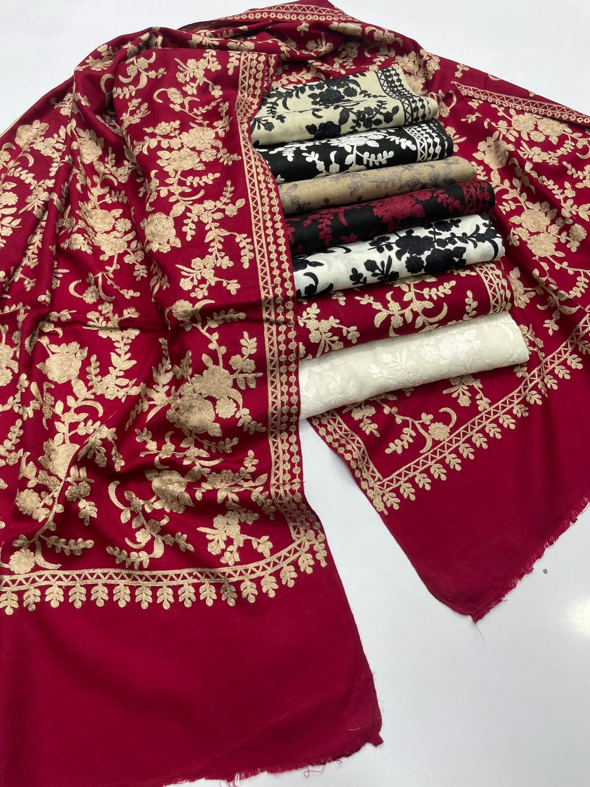 Embroidered minishawl: pashmina