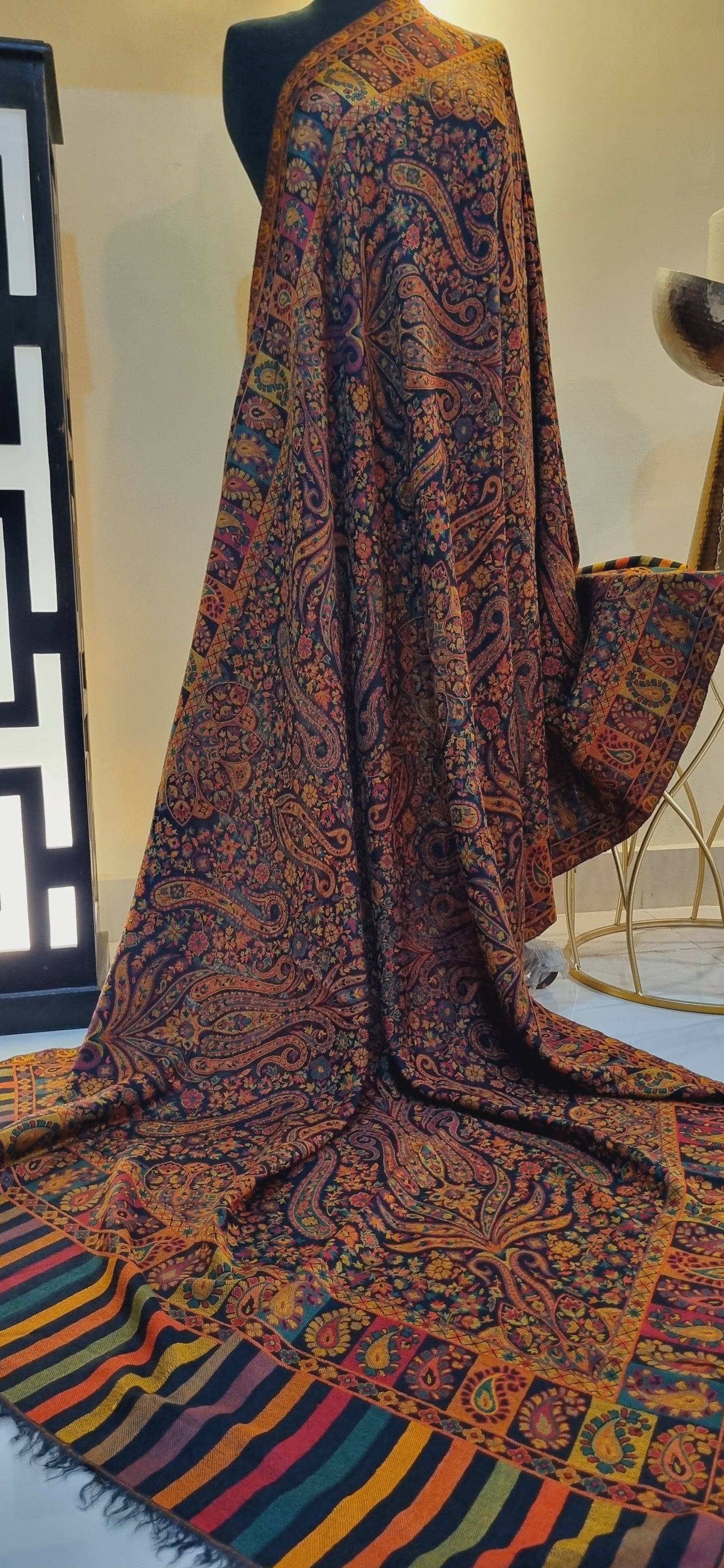 Toosh Kaani shawl