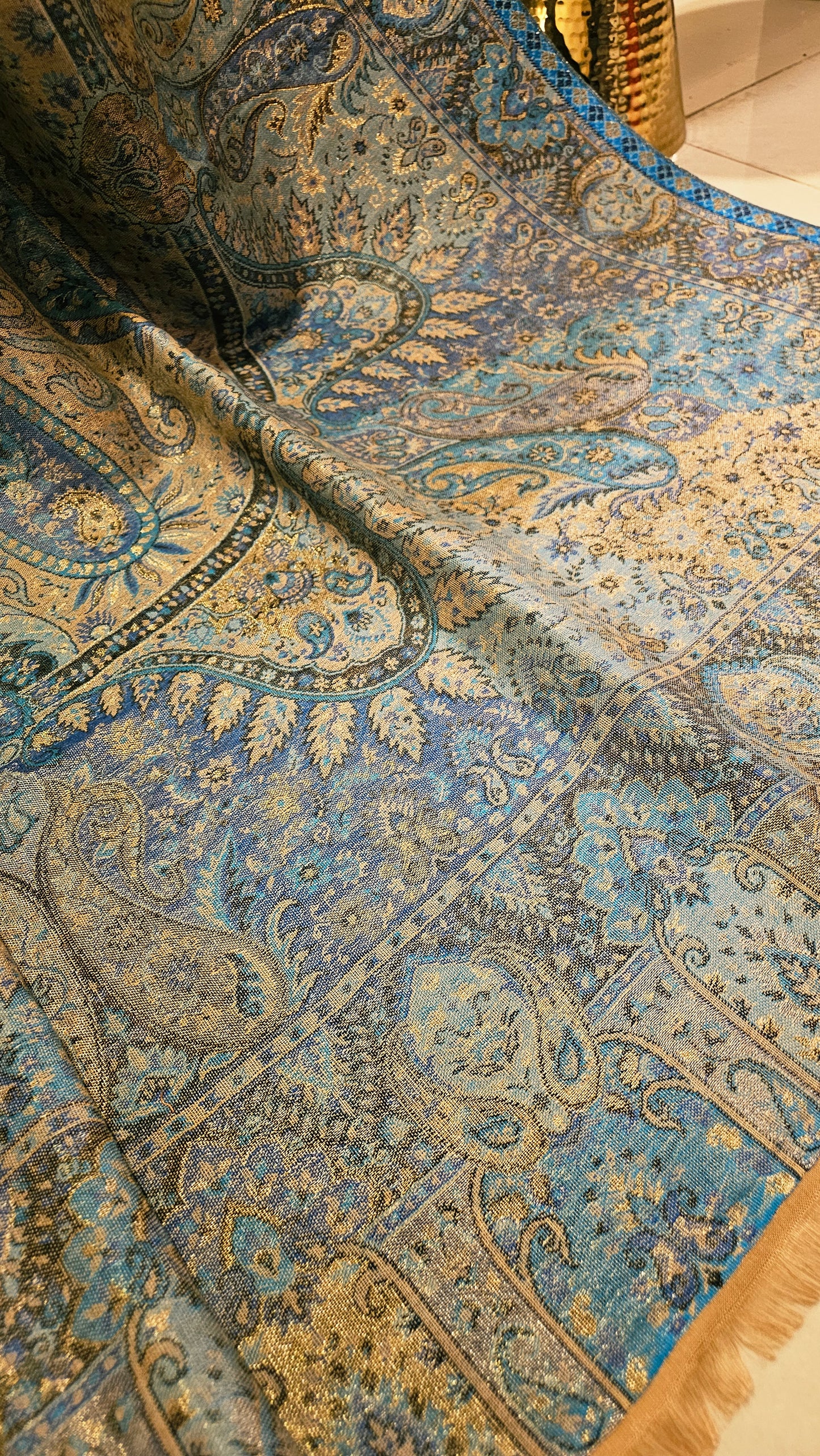Gandhara kaani reversible: shawl