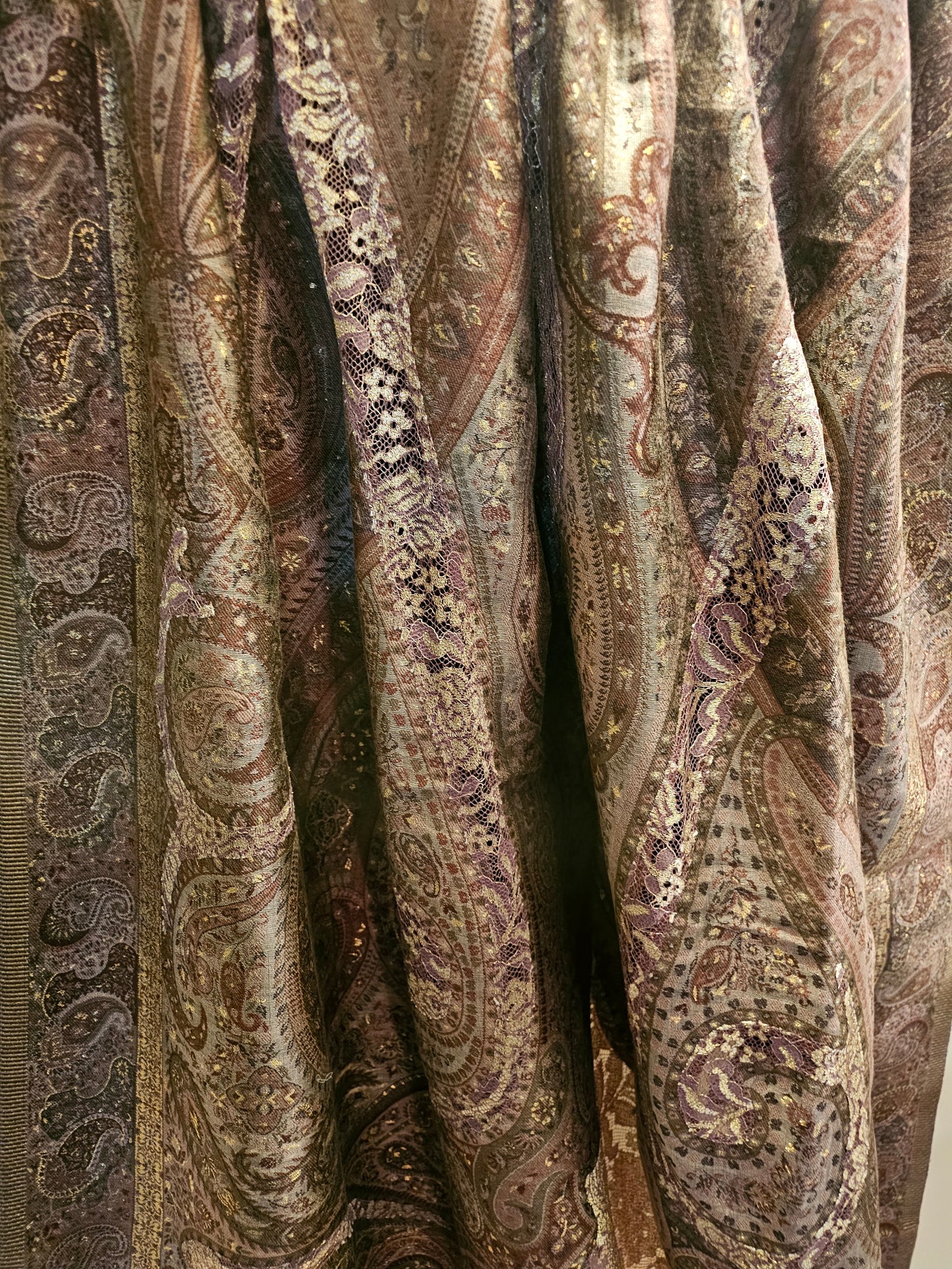 Silk kaani shawl with chantilly