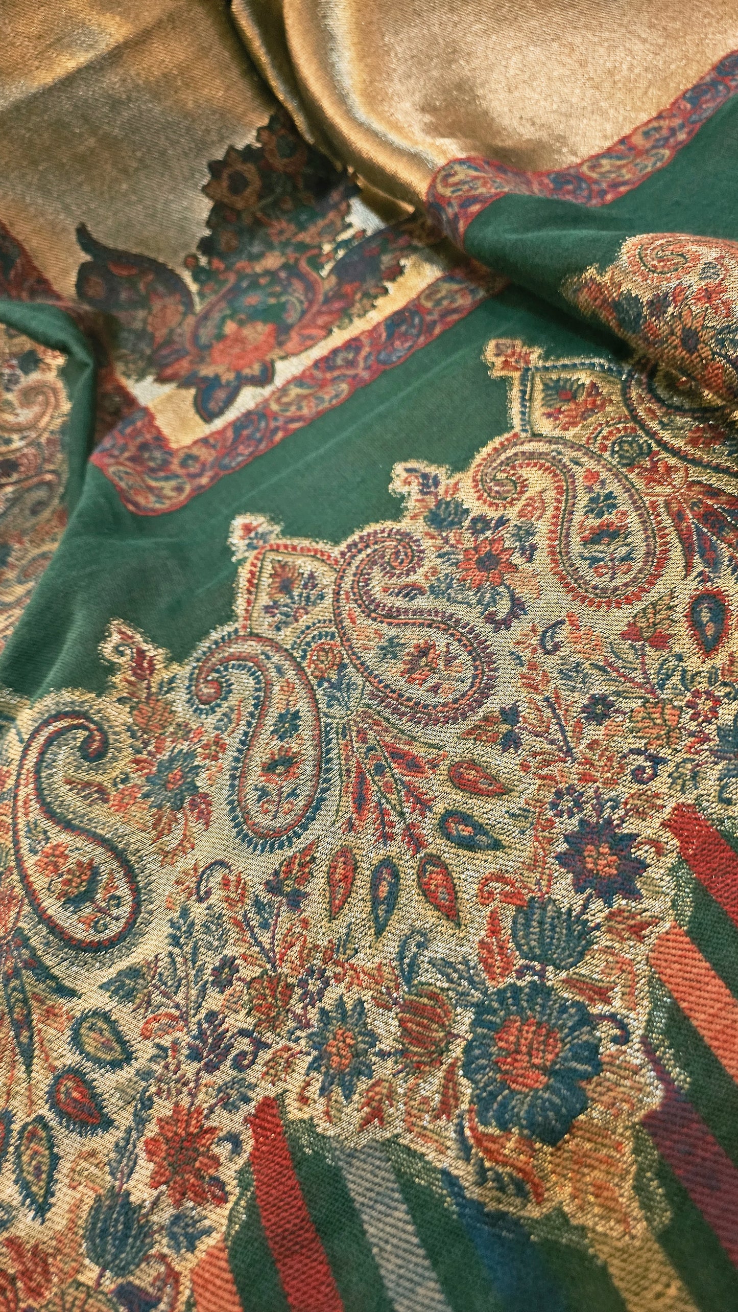 Pyari shawl