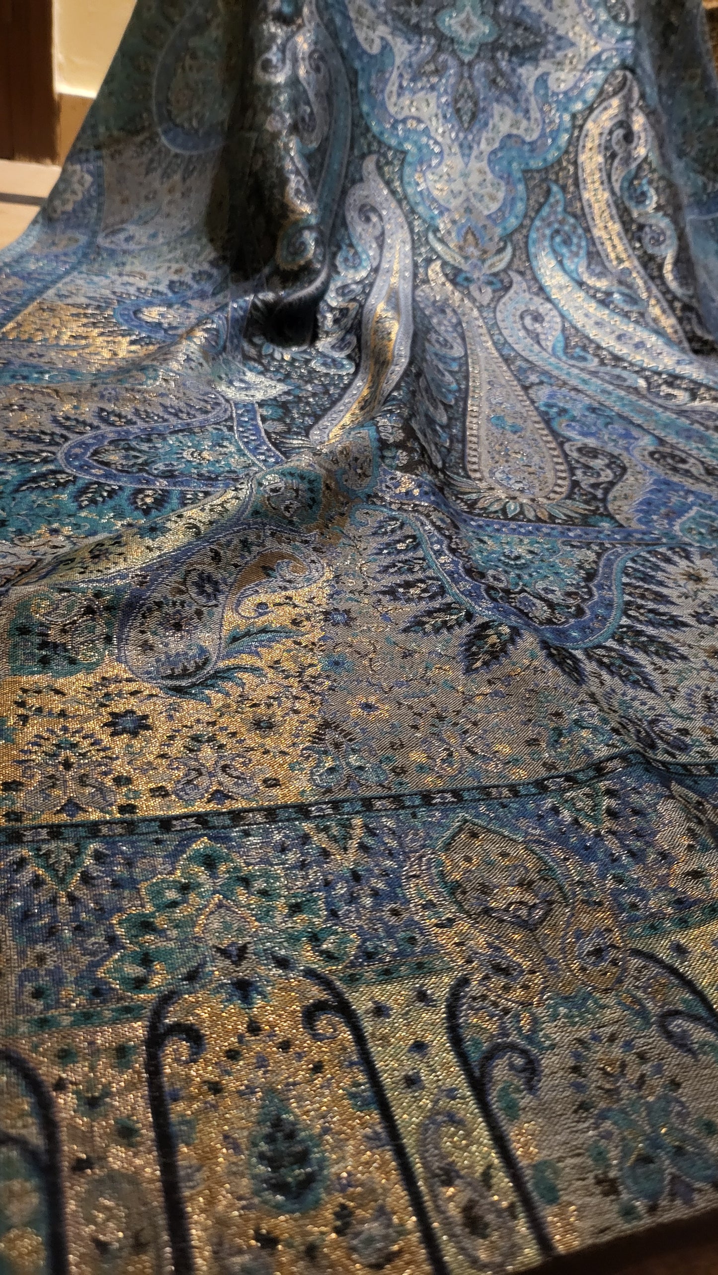 Ocean blue : Gandhara reversible moonlight