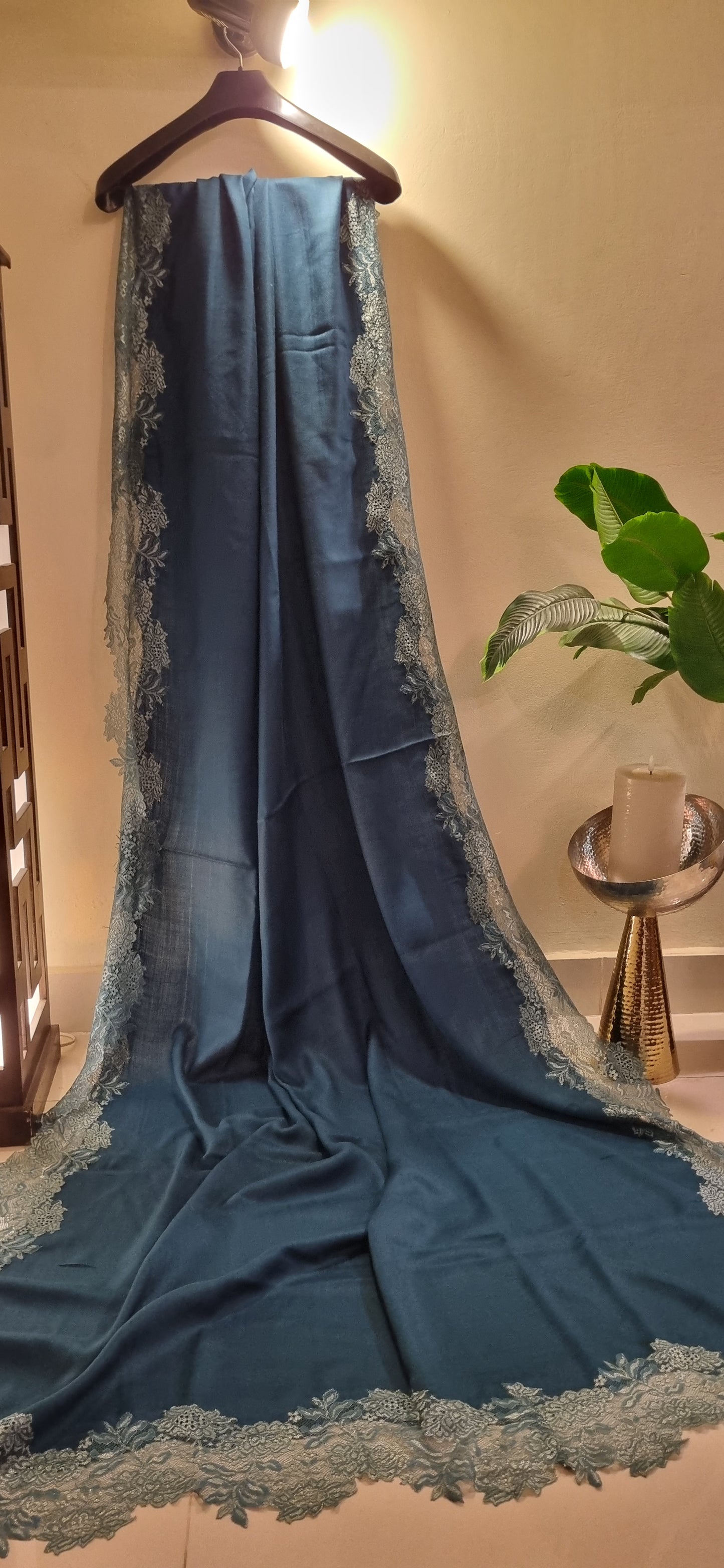 Pashmina chantilly shawl