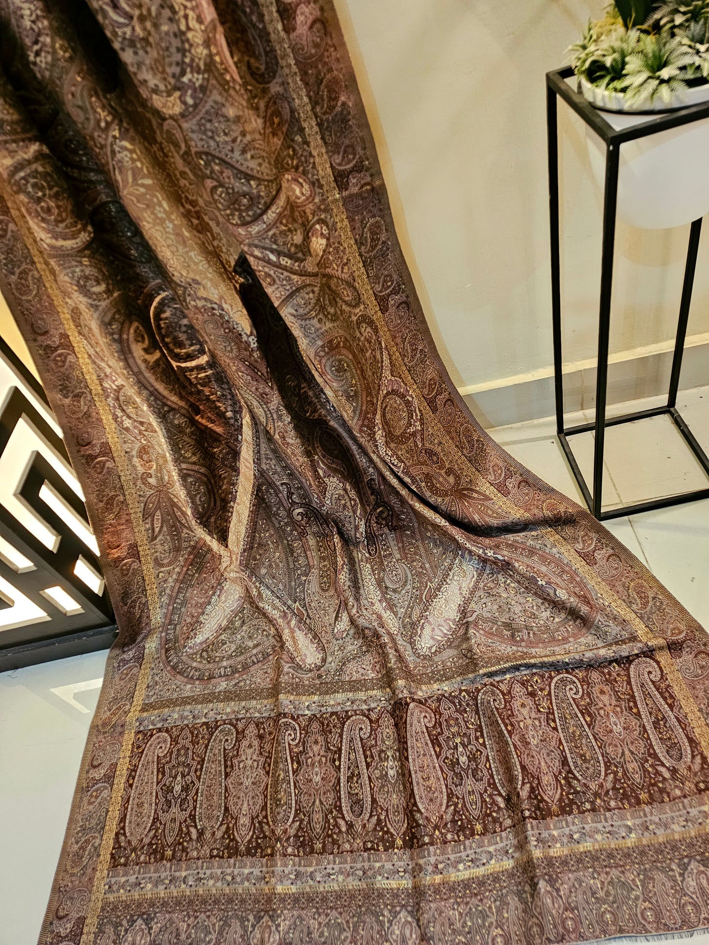 Silk kaani shawl with chantilly