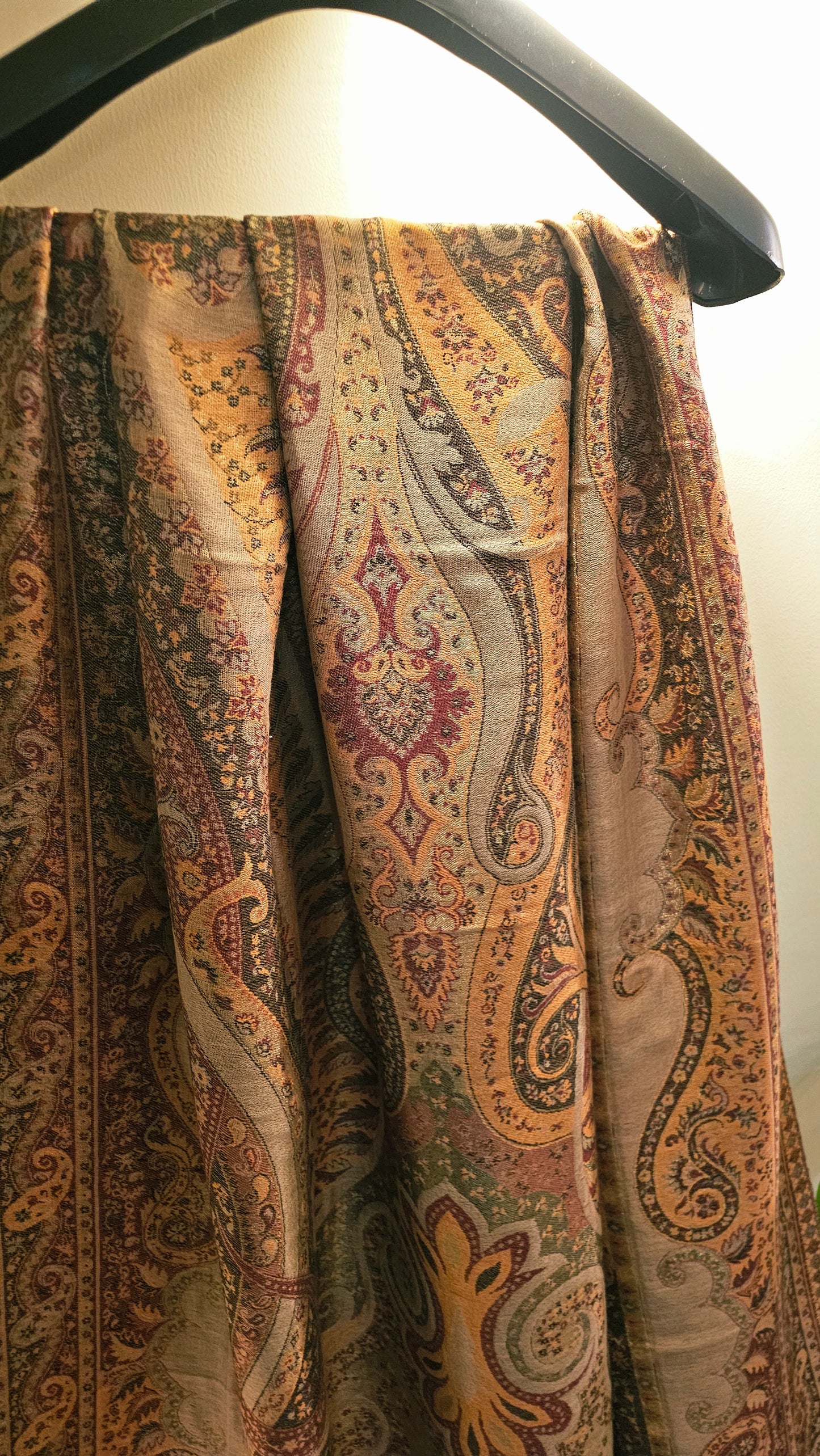 Moonlight reversible gandhara kaani: Pashmina
