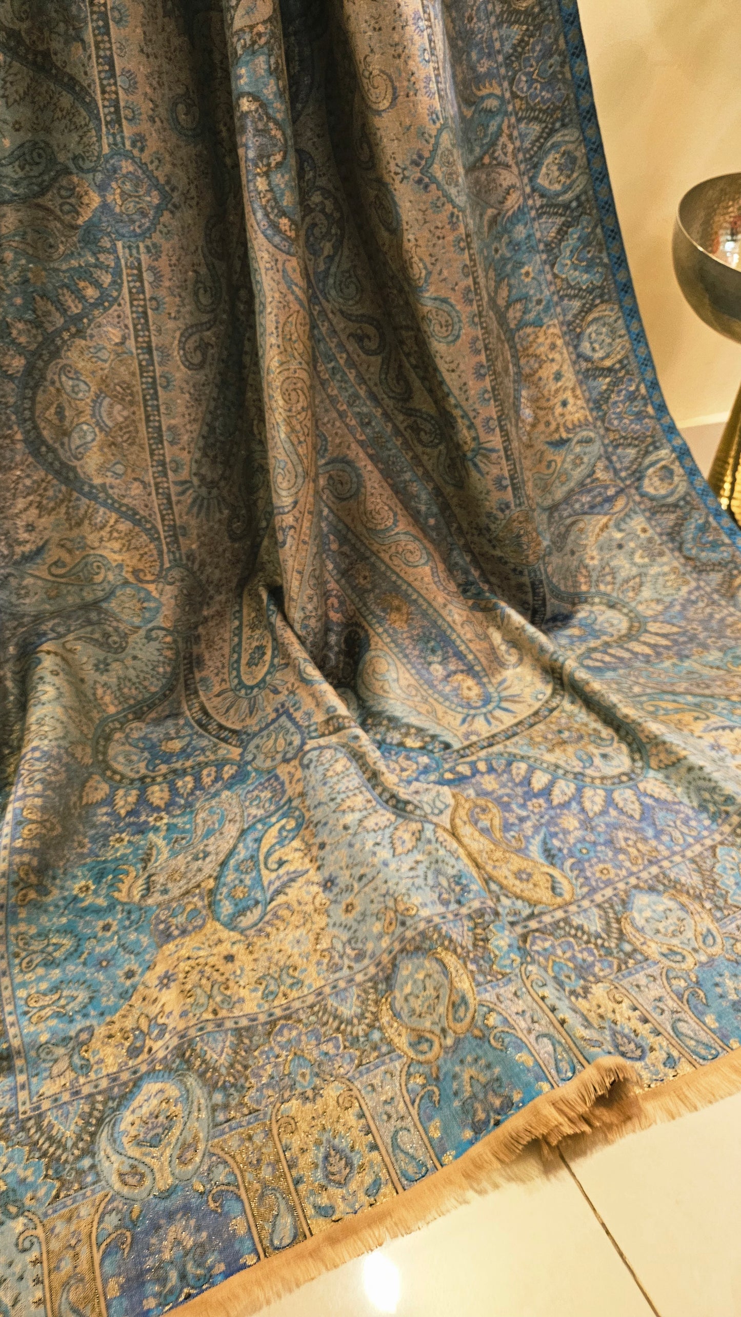 Gandhara kaani reversible: shawl