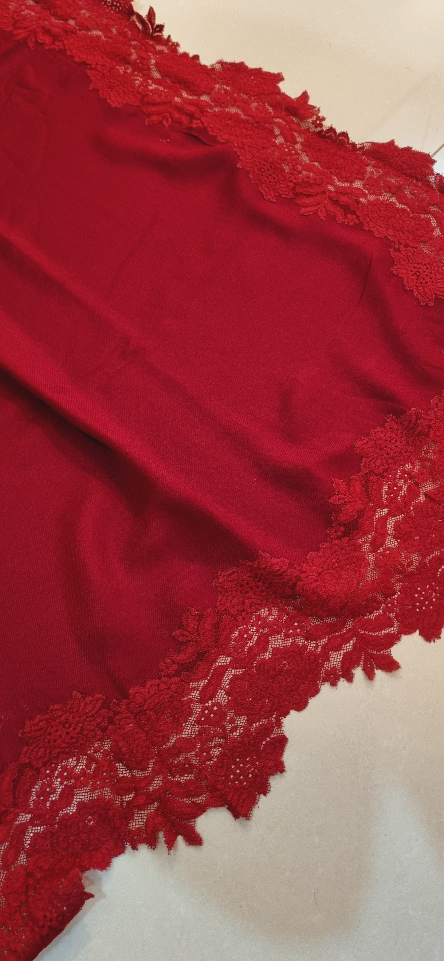 Pashmina chantilly shawl