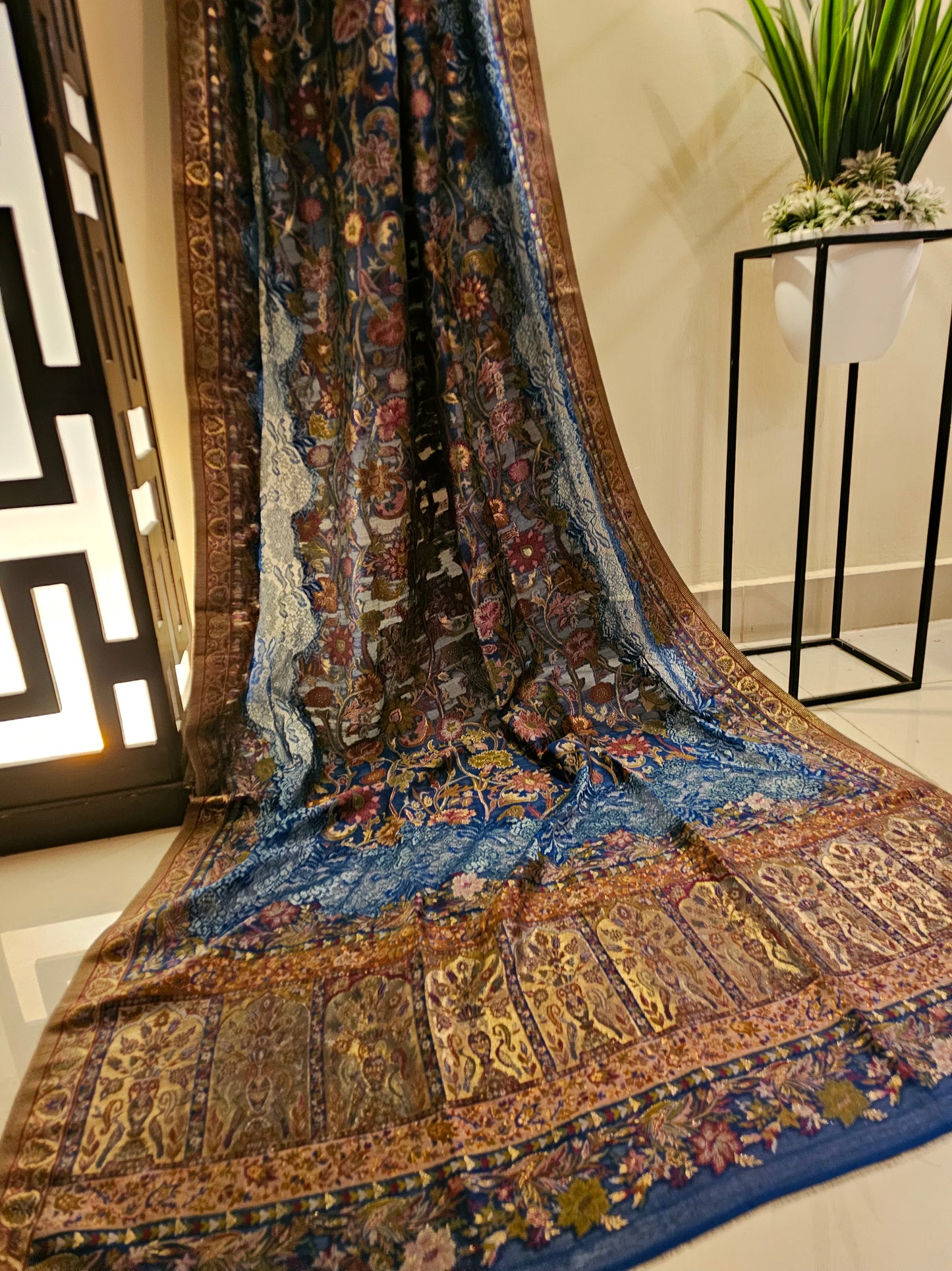 Silk kaani shawl with chantilly