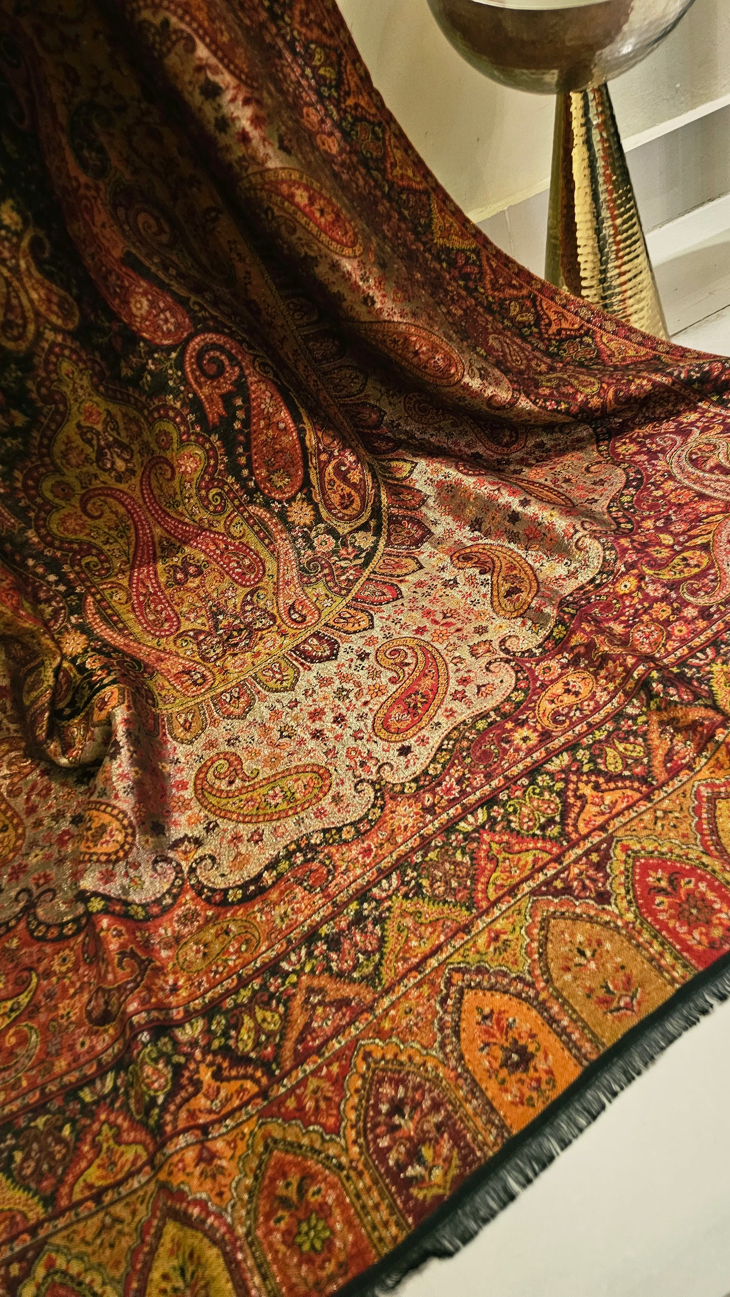 Gandhara kaani reversible: shawl