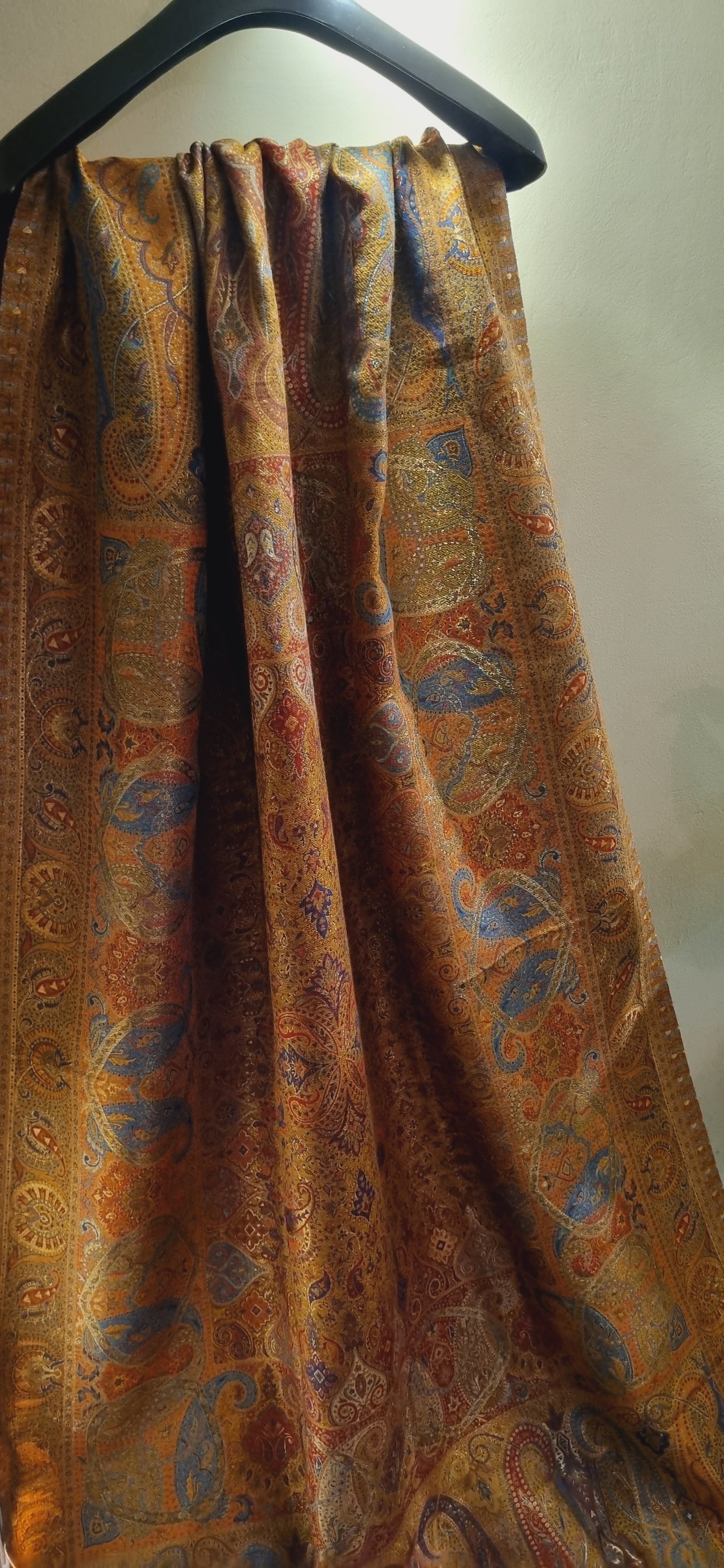 Pashmina kaani with zaree weave