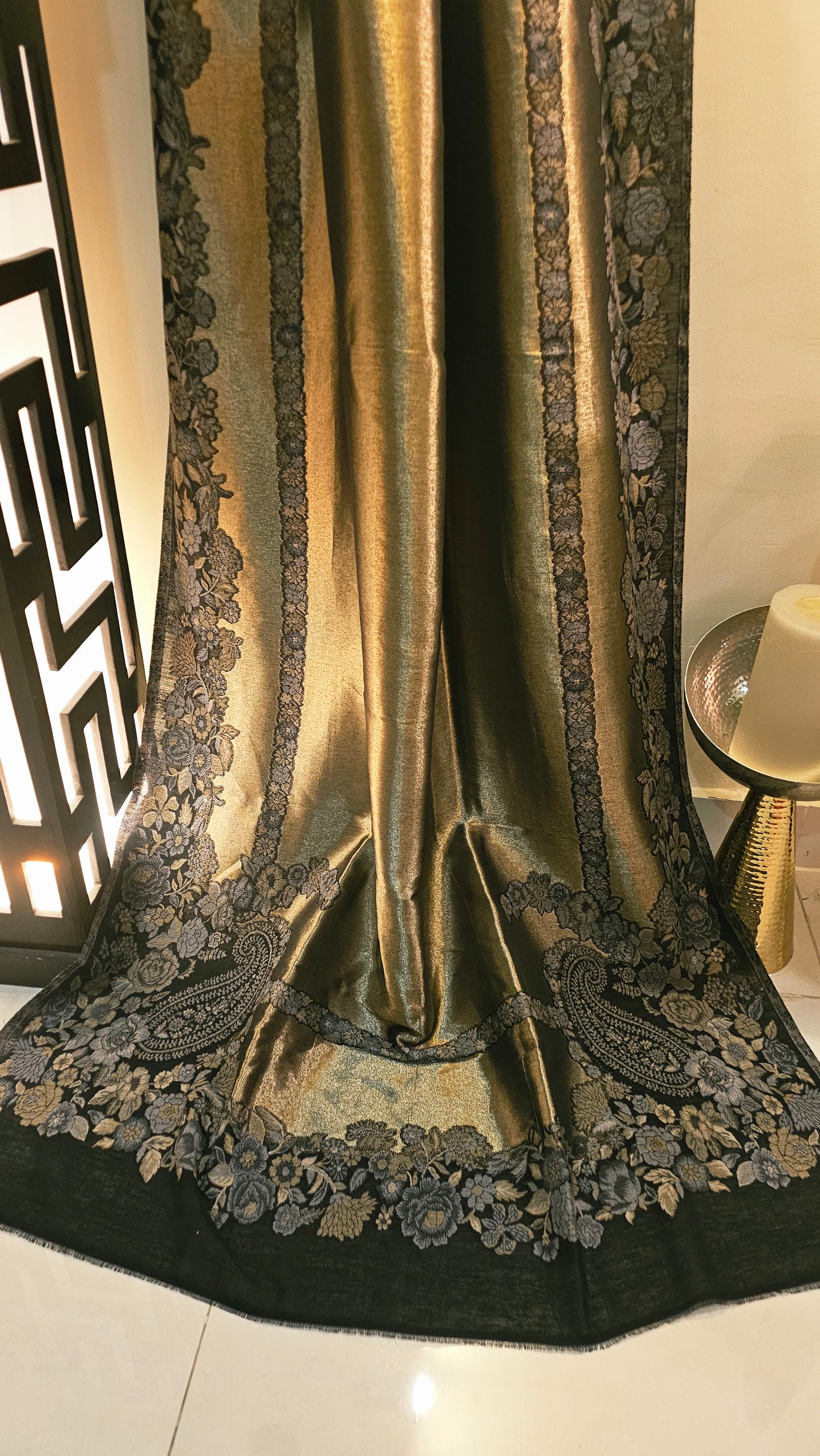 Pyari shawl