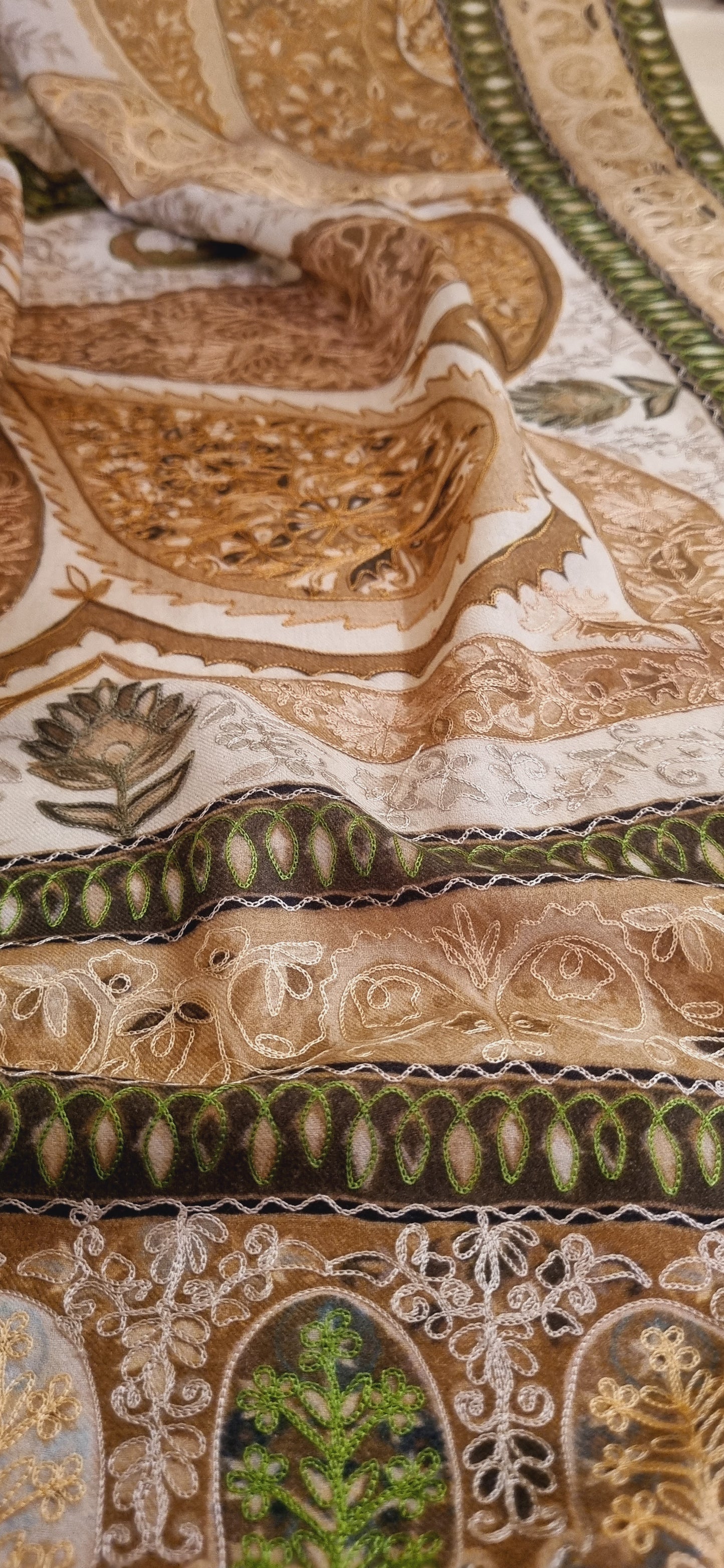 Reelkar embroidered pashmina