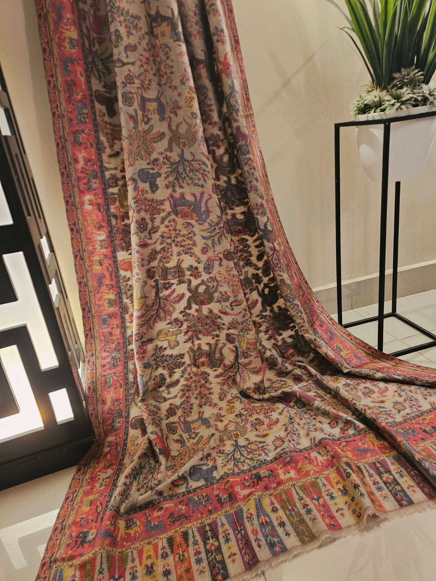 Shikargah kaani toosh shawl