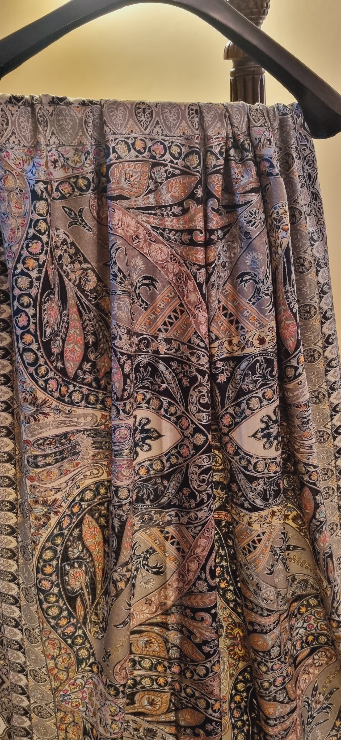 Reelkar embroidered pashmina