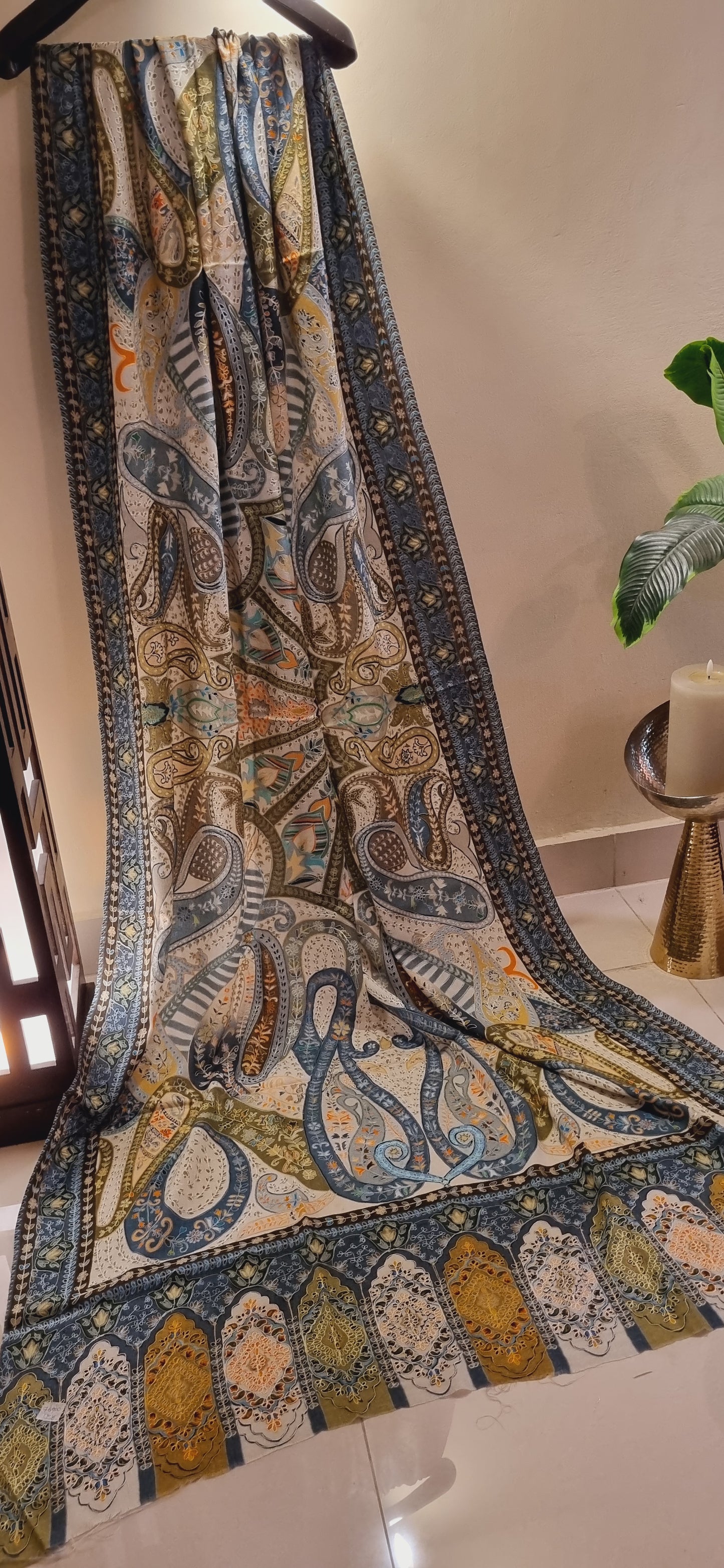 Reelkar embroidered pashmina