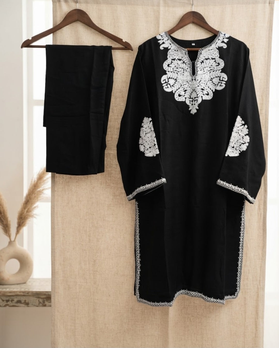 Embroidered kurta trouser: Pashmina
