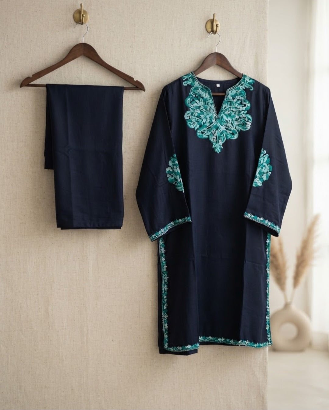 Embroidered kurta trouser: Pashmina
