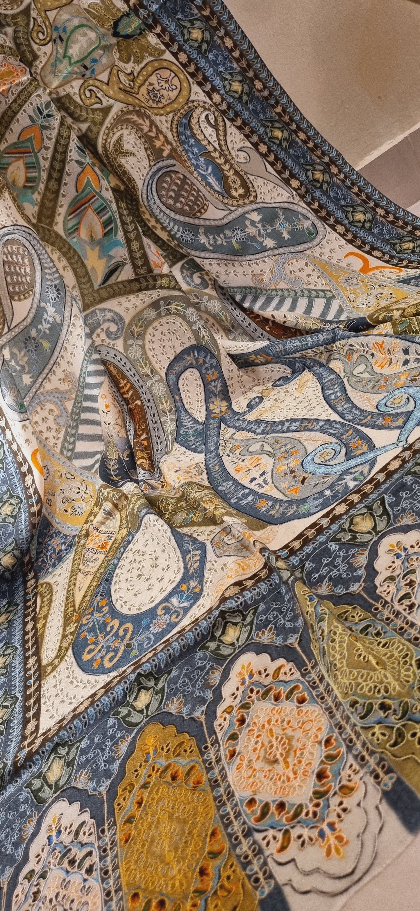 Reelkar embroidered pashmina