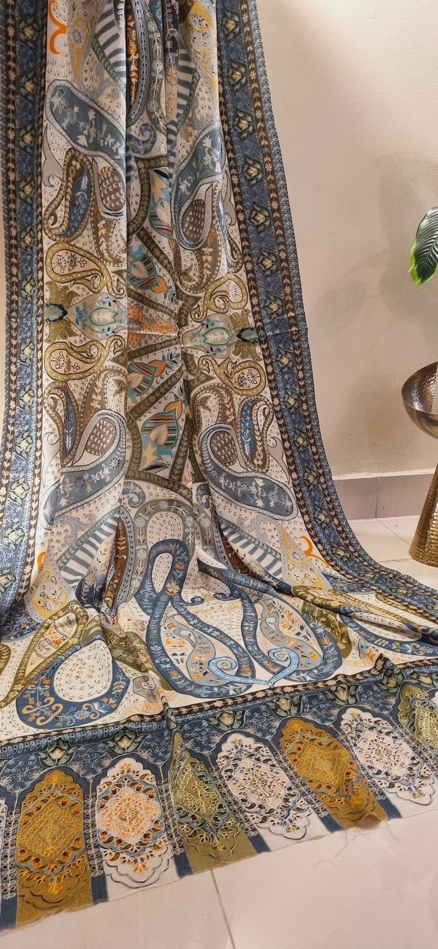 Reelkar embroidered pashmina