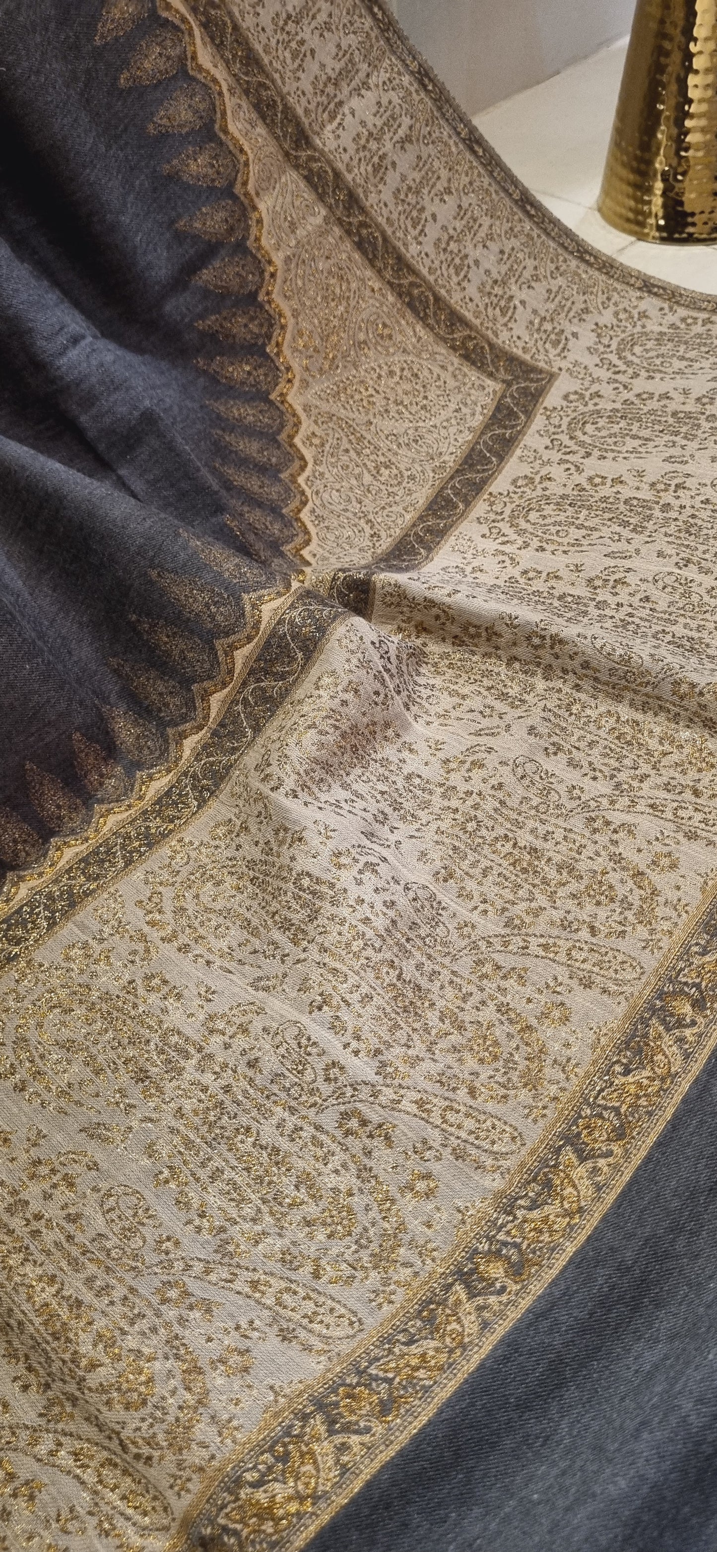 Pashmina with moonlight kaani border