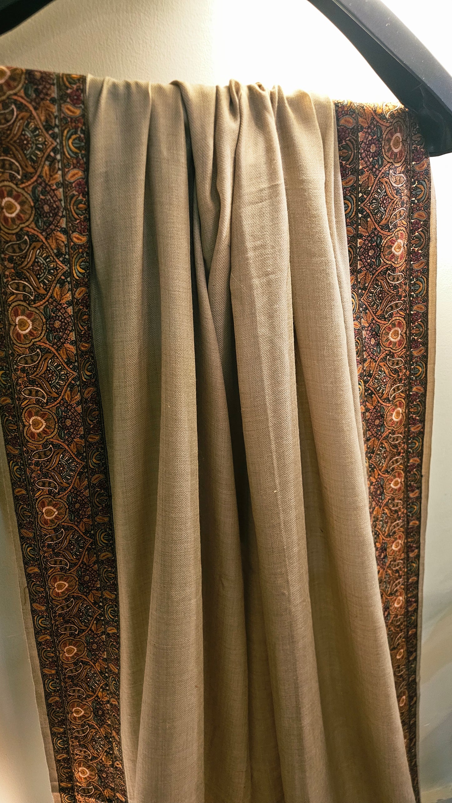 Papermachi embroidered: Pashmina