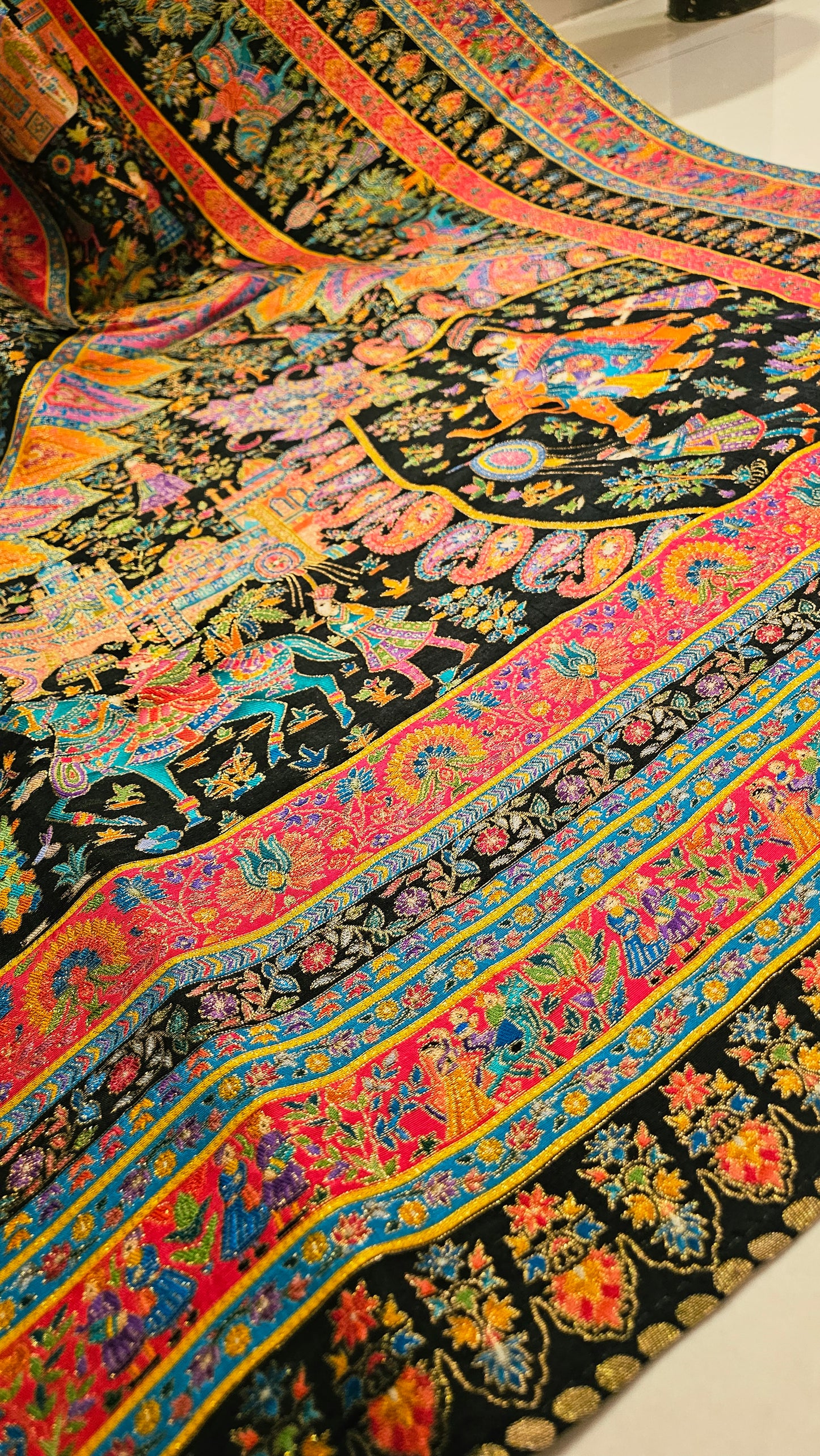 Meenakari shawl: patola silk