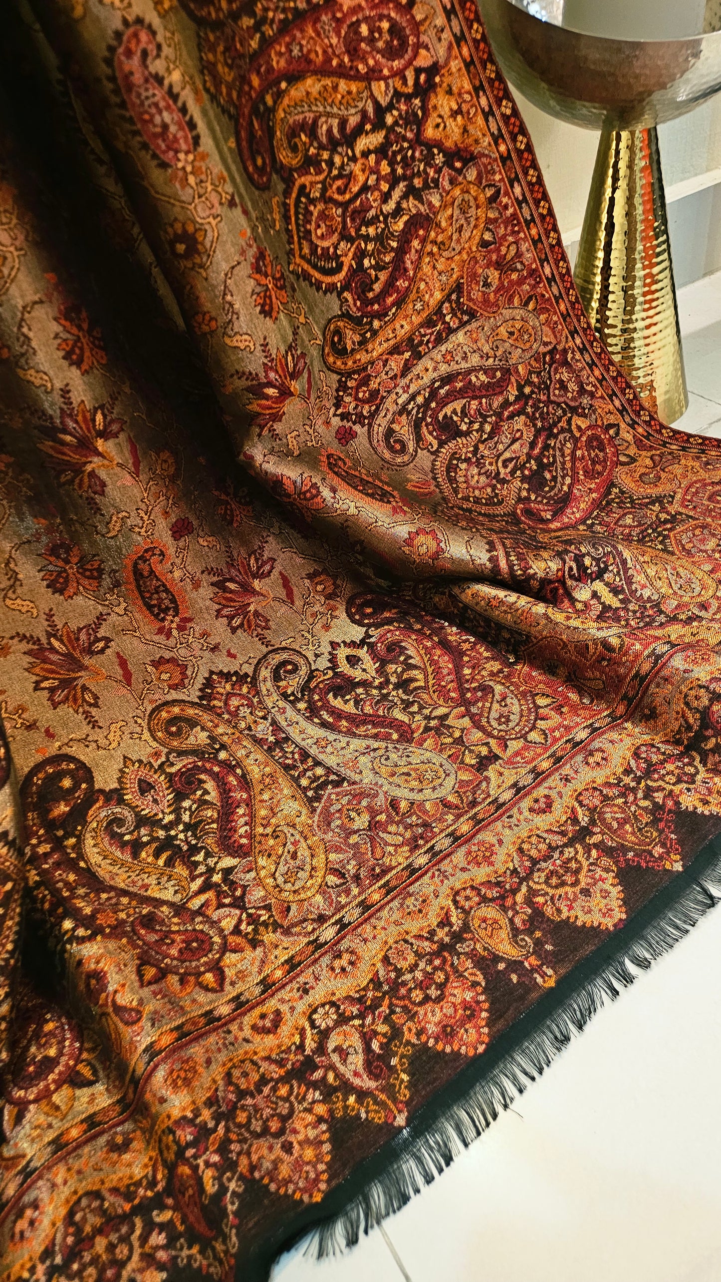 Moonlight reversible gandhara kaani: Pashmina