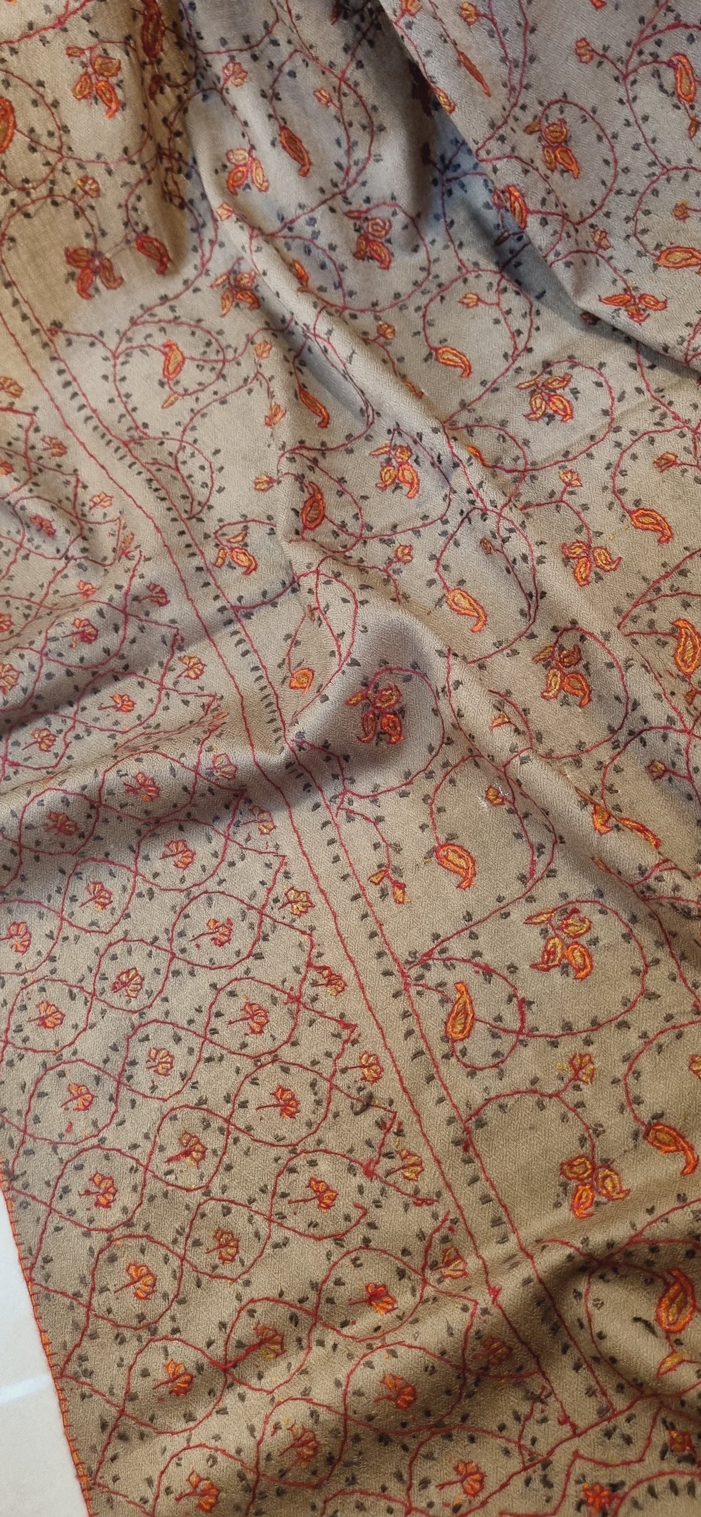 Sui embroidered toosh