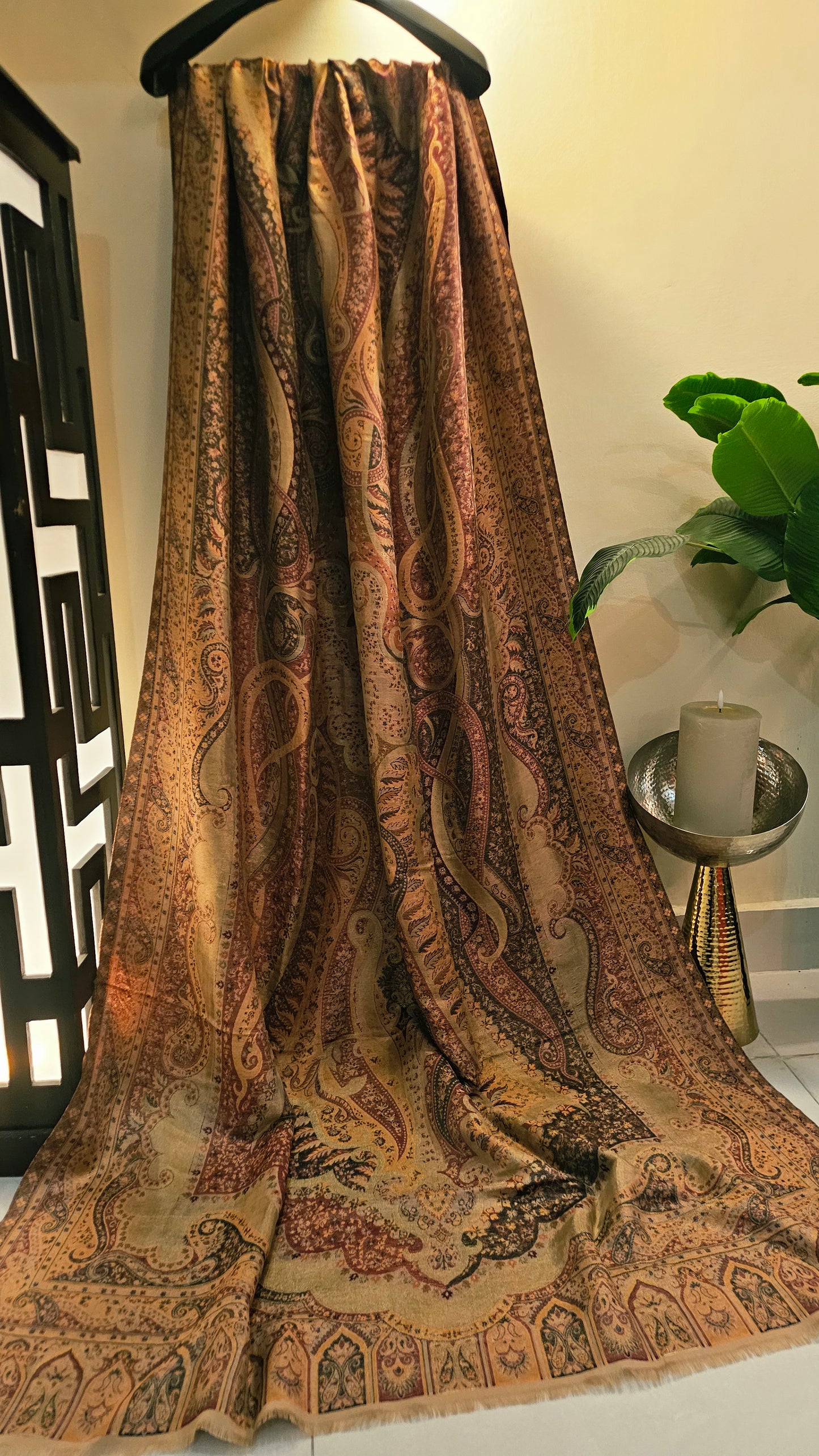Moonlight reversible gandhara kaani: Pashmina
