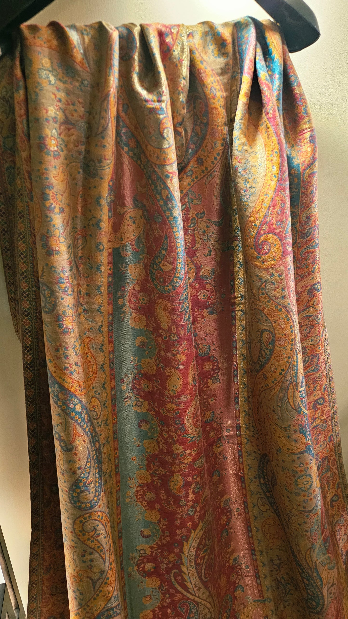 Gandhara kaani reversible: shawl