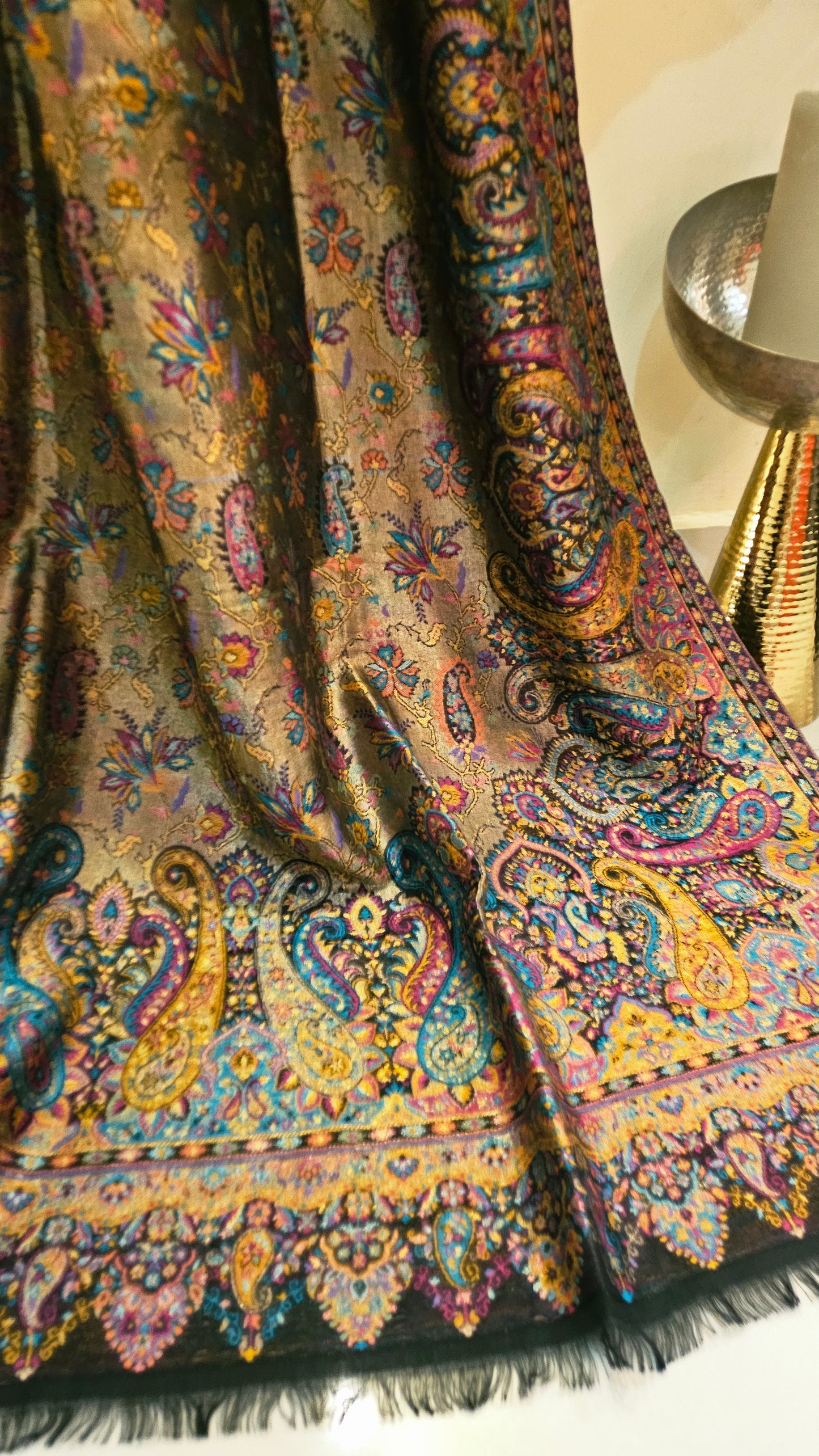 Moonlight reversible gandhara kaani: Pashmina