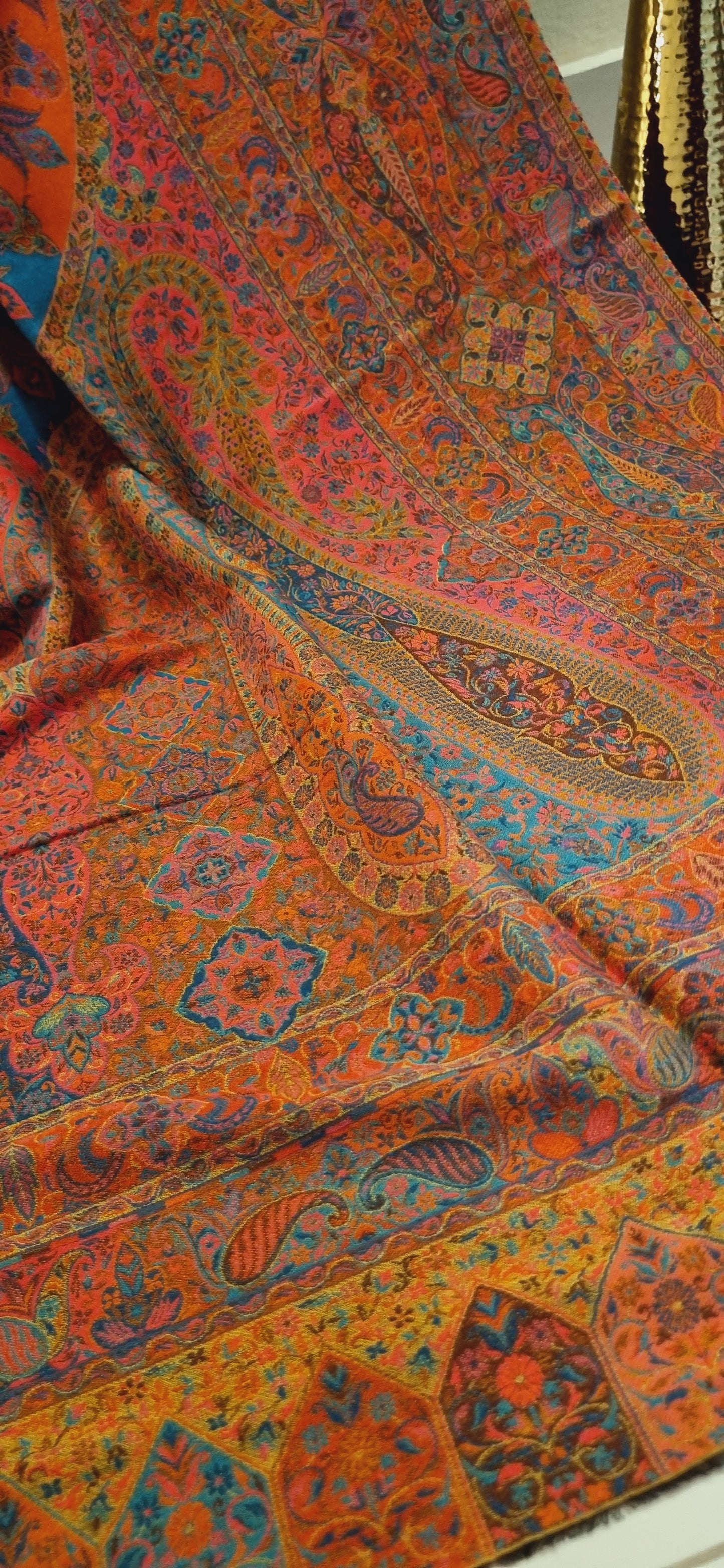 Shahjahani kaani shawl