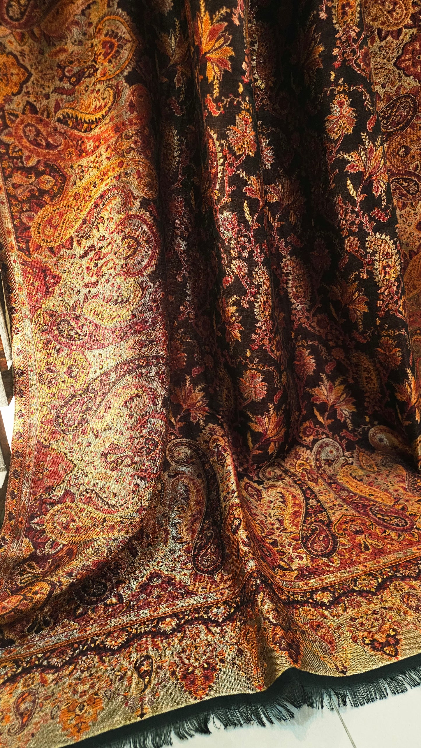 Moonlight reversible gandhara kaani: Pashmina