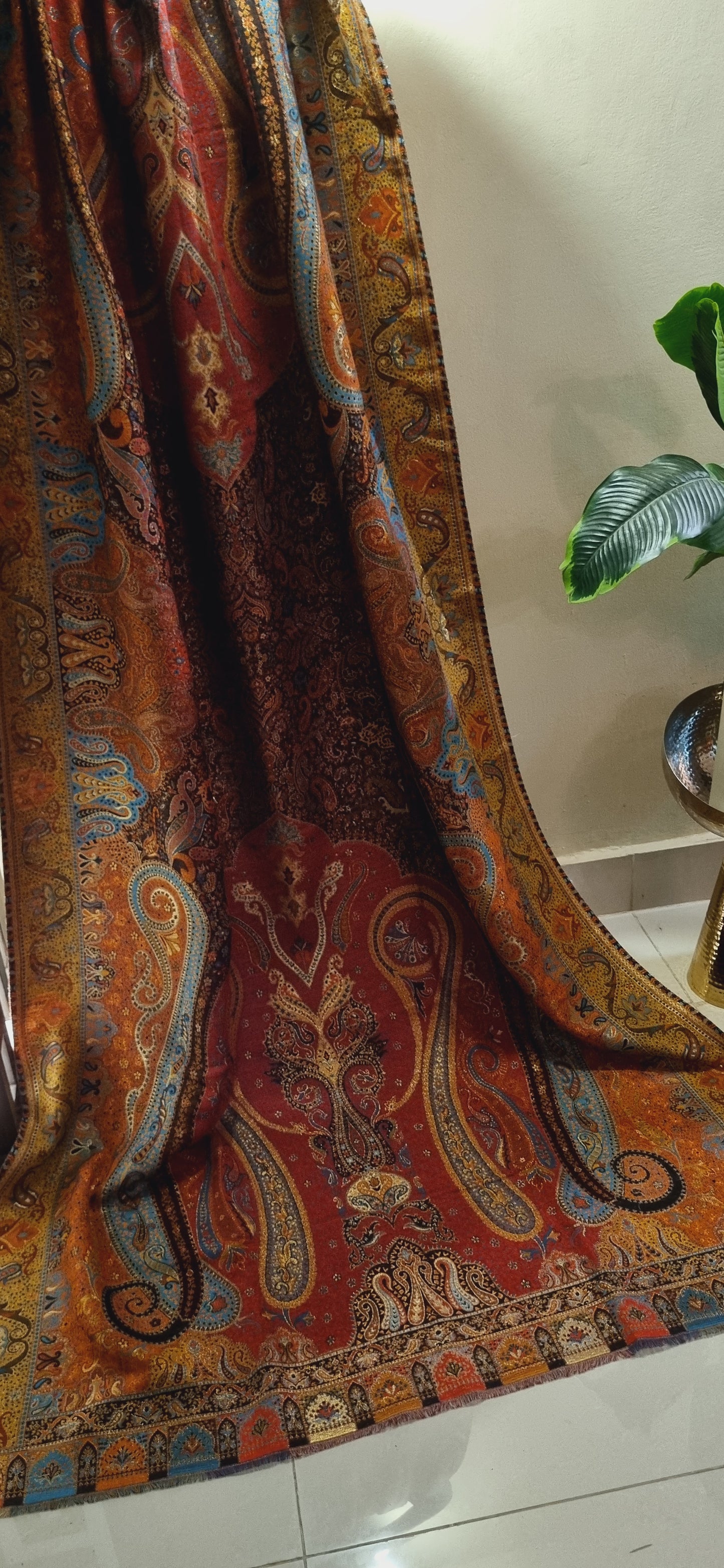 Pashmina kaani with zaree weave