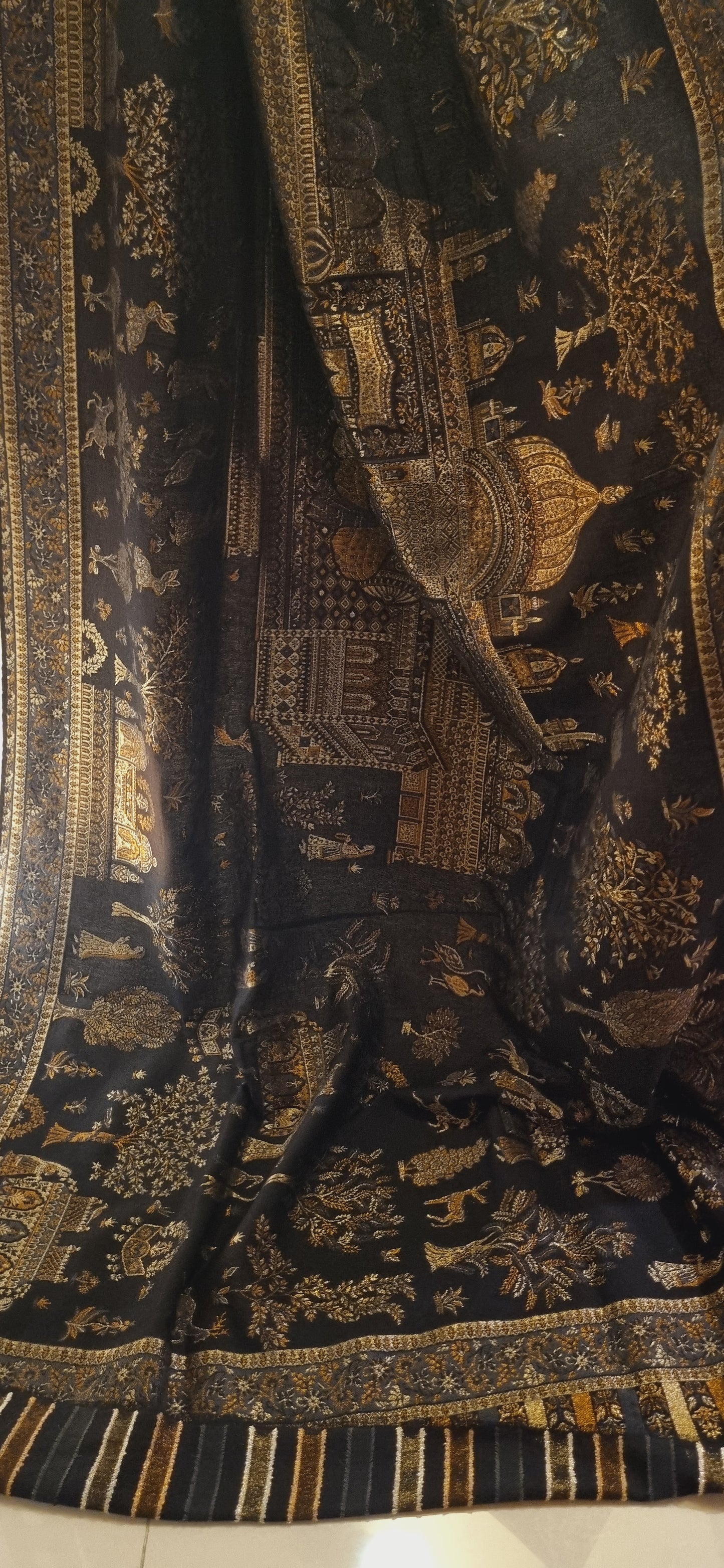 Tajmehal kaani shawl with zaree weave