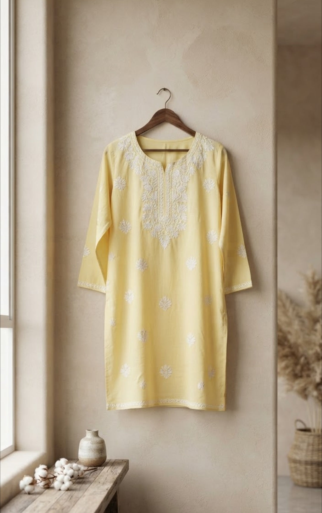 Embroidered kurta: linen